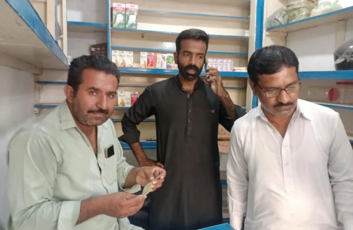 سپیشل برانچ کی نشاندہی پر مچھلی بازار جھنگ میں چھاپہ، غیر قانونی و غیر معیاری ادویات کا بڑا ذخیرہ برآمد