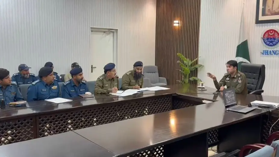 جھنگ: ڈی پی او ساجد حسین کی زیرِ صدارت ٹریفک پولیس اجلاس، ٹریفک کی روانی بہتر بنانے، حادثات کی روک تھام اور کرپشن میں ملوث اہلکاروں کے سخت احتساب کی ہدایت