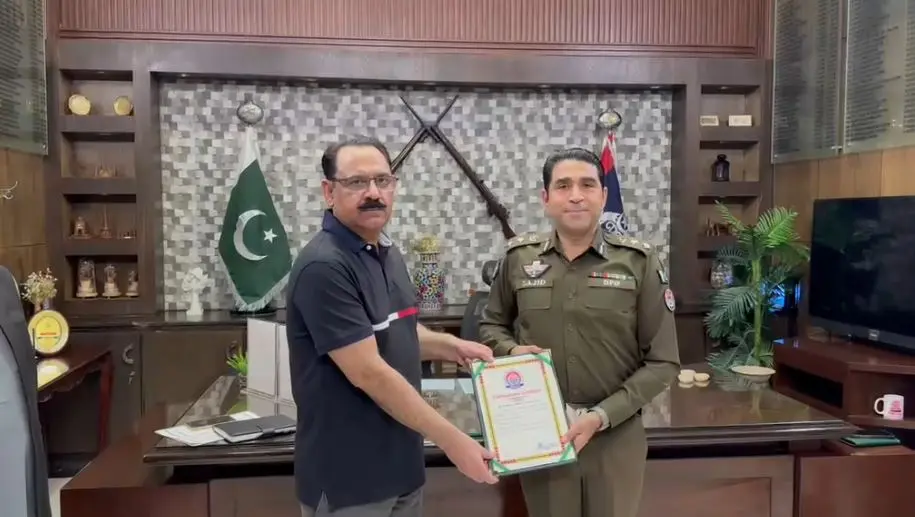 جھنگ میں جرائم کے خلاف نمایاں کارکردگی پر ڈی پی او ساجد حسین کی جانب سے سی سی ڈی ٹیم کی حوصلہ افزائی، ڈی ایس پی بابر نواز ہندل کو لیٹر آف اپریسی ایشن جاری، انسپکٹر اظہر خان سمیت افسران و اہلکاروں میں تعریفی سرٹیفکیٹس اور نقد انعامات تقسیم