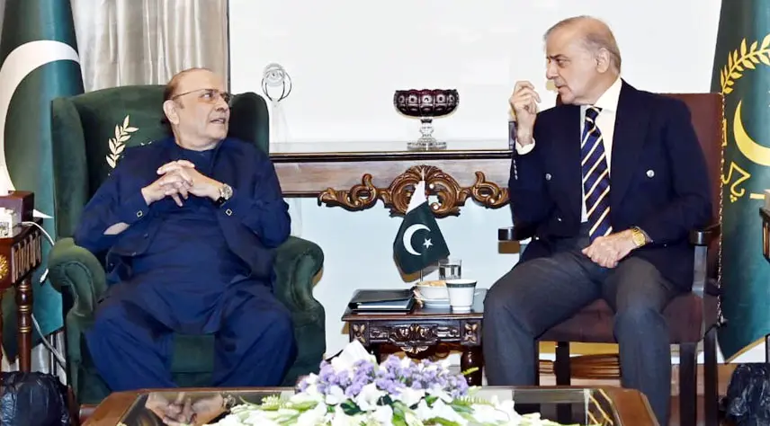 صدرِ مملکت سے وزیراعظم کی ملاقات، سیاسی اور امن و امان کی صورتحال پر تبادلۂ خیال