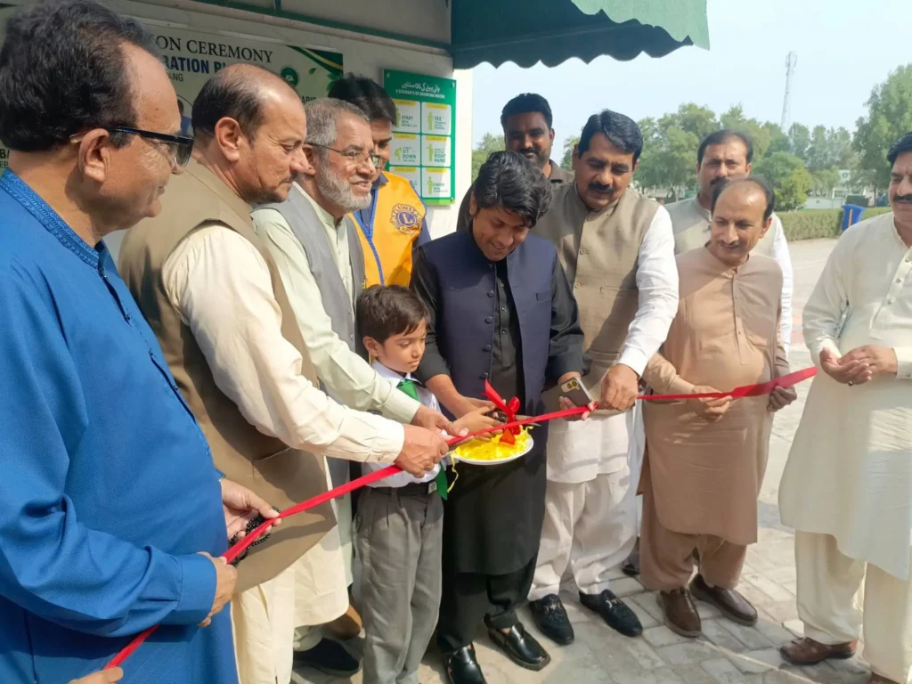 اے ڈی سی (انفورسمنٹ) رب نواز چدھڑ کا نواز شریف اسکول دارالسکینہ روڈ کا دورہ، واٹر فلٹریشن پلانٹ کا افتتاح