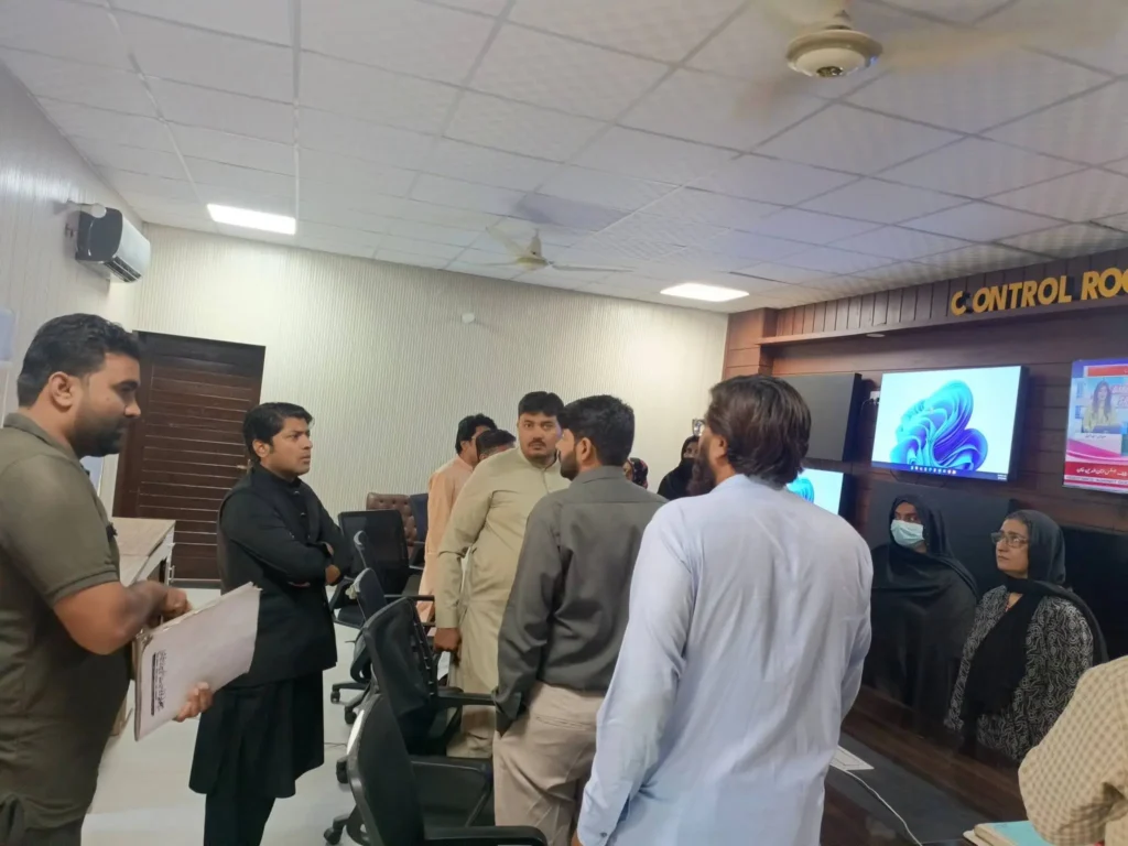 اے ڈی سی (انفورسمنٹ) رب نواز چدھڑ کا کنٹرول روم کا دورہ، عملے کی حاضری اور ڈیوٹی روسٹر چیک کرنے کے ساتھ عوامی شکایات کے فوری ازالے کی ہدایت