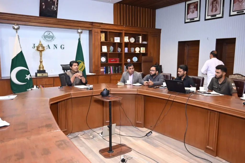 جھنگ: اے ڈی سی (انفورسمنٹ) رب نواز چدھڑ کی زیر صدارت اجلاس، شجرکاری، آٹے کی دستیابی، گرین بس سروس، پرائس کنٹرول اور انسدادِ سموگ اقدامات کا جائزہ، خلاف ورزیوں پر بلاامتیاز کارروائی کی ہدایت