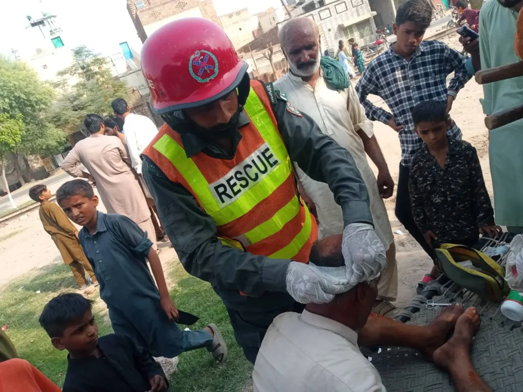 جھنگ: مختلف ٹریفک حادثات میں ایک شخص جاں بحق، 8 زخمی، ریسکیو 1122 نے بروقت کارروائی کرتے ہوئے ہسپتال منتقل کر دیا