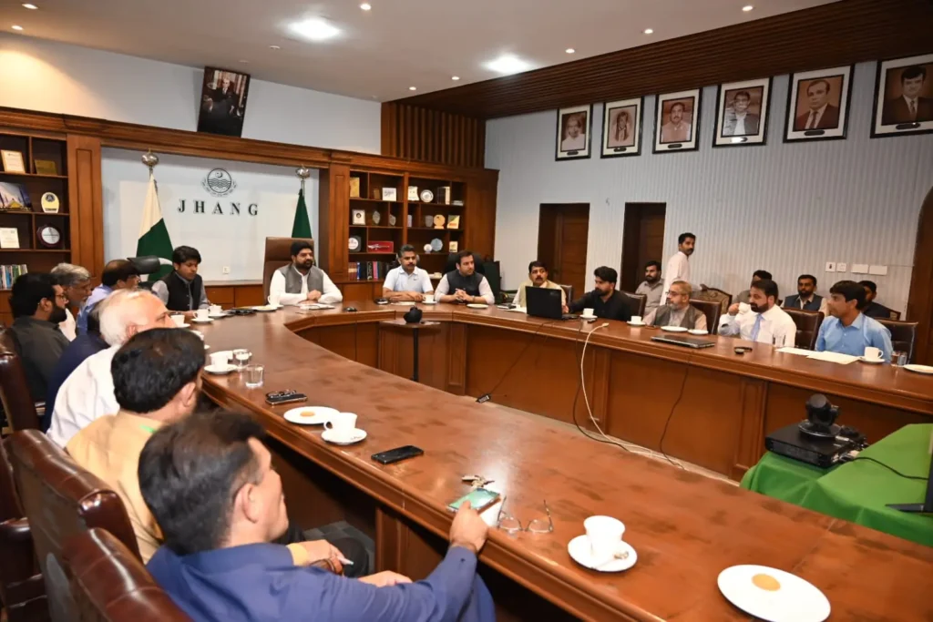 جھنگ:سی ایم یوتھ گیمز، نجی سکولوں کے طلبہ و طالبات کی بھرپور شرکت یقینی بنانے کی ہدایت،ڈپٹی کمشنر