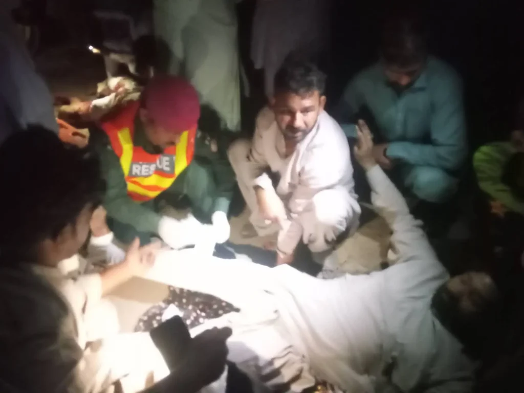 جھنگ میں دو مختلف واقعات، کار اور موٹر سائیکل کے تصادم میں تین افراد زخمی، مویشی منڈی میں مبینہ طور پر نشہ آور چیز کھانے سے بزرگ بیوپاری کی حالت غیر