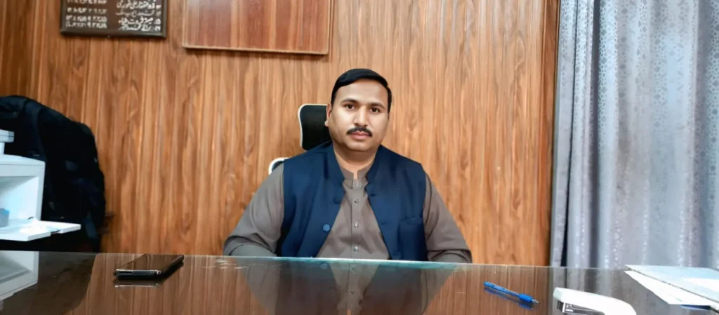 جھنگ میں پیسٹی سائیڈز ڈیلرز کی تربیت 6 نومبر سے شروع ہوگی، نئے لائسنس اور تجدید کے لیے آن لائن درخواستیں 5 نومبر تک جمع کروائی جاسکتیں ہیں ،ڈاکٹر محمد عمران