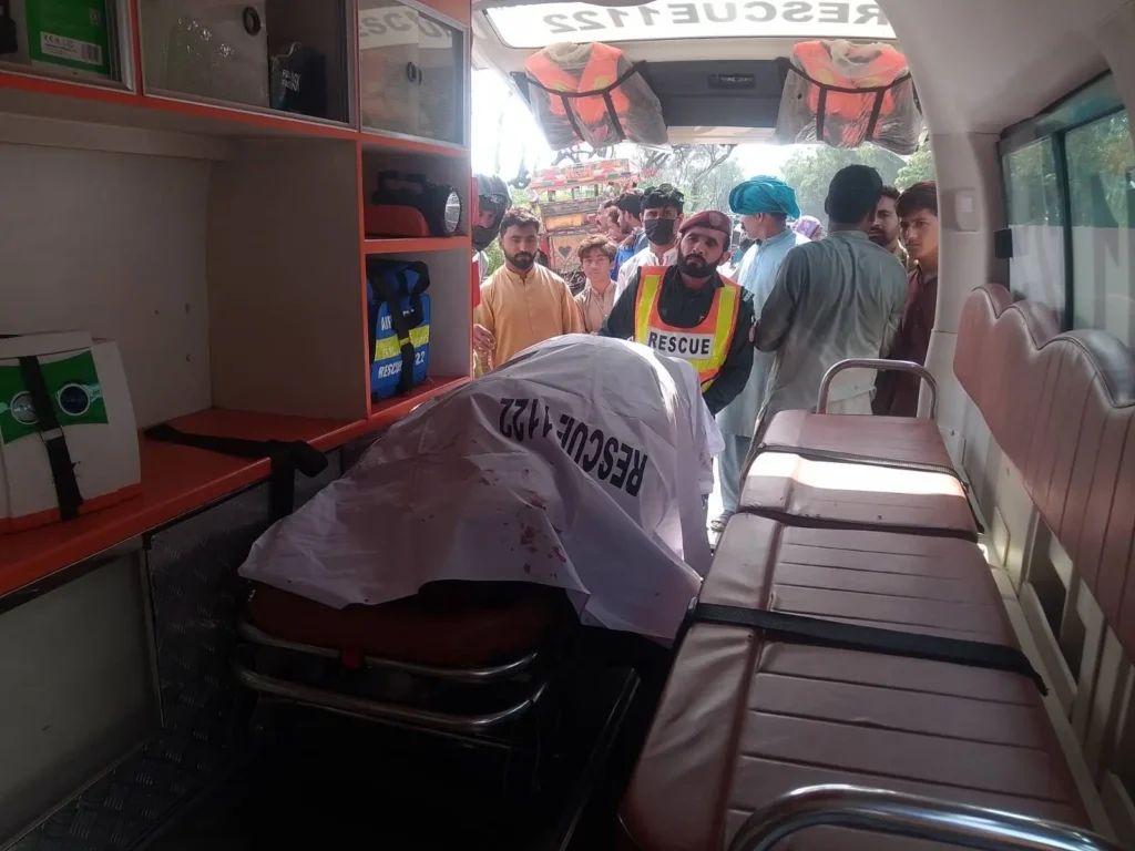 جھنگ اور احمد پور سیال میں دو ٹریفک حادثات، خاتون جاں بحق، 5 افراد زخمی