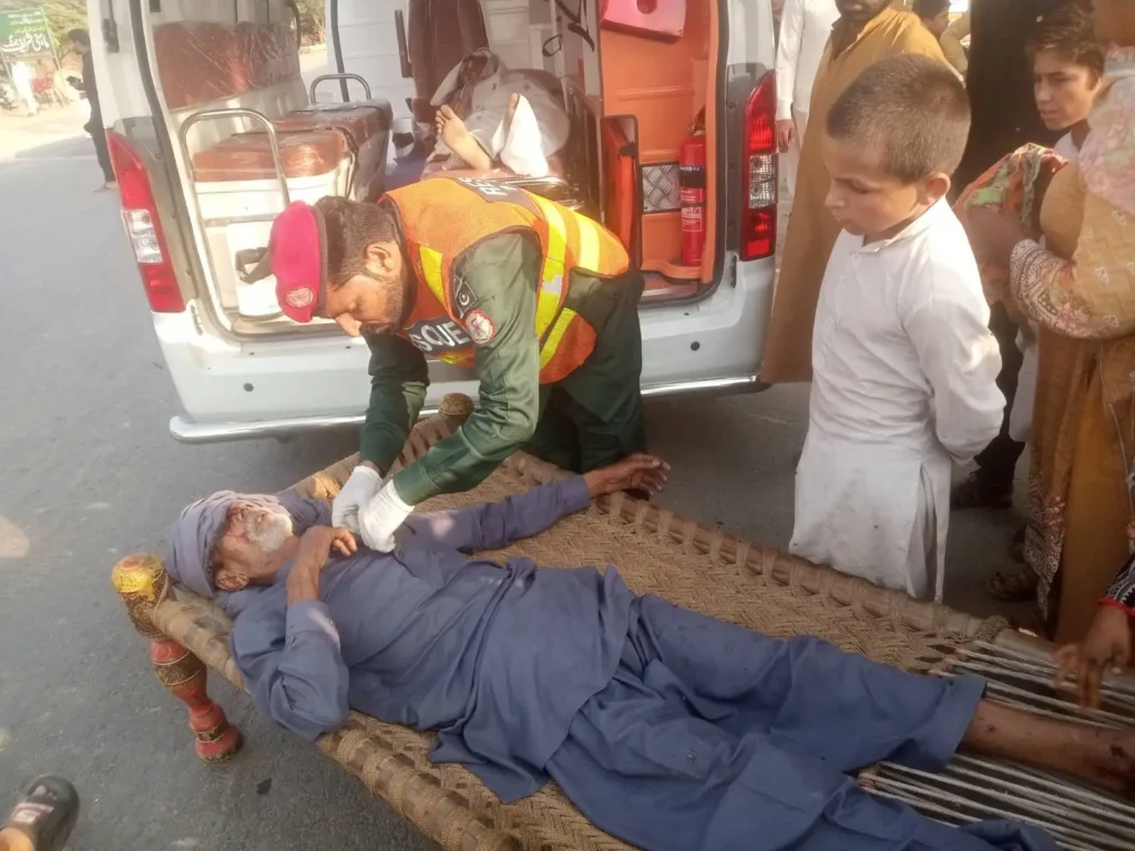 جھنگ: گوجرہ روڈ پر تیز رفتار کار کی موٹرسائیکل کو ٹکر، خاتون سمیت دو افراد زخمی، ڈی ایچ کیو ہسپتال منتقل