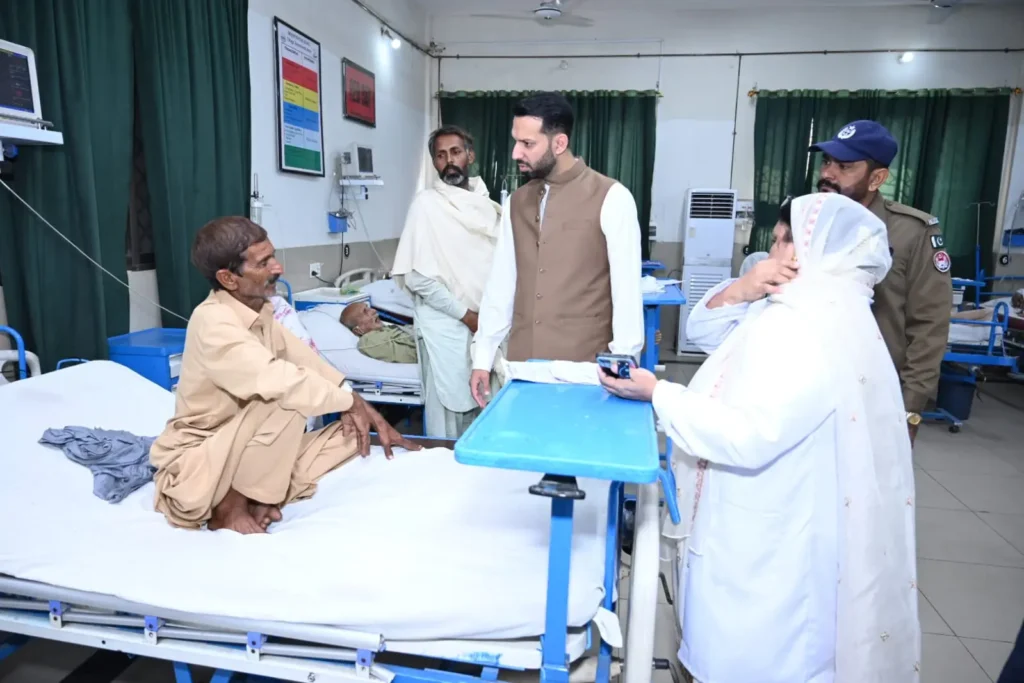ڈپٹی کمشنر کیپٹن (ر) عبدالرحمن کا ڈسٹرکٹ ہیڈ کوارٹر ہسپتال کا اچانک دورہ، ایمرجنسی، وارڈز، ادویات، صفائی اور طبی عملے کی حاضری کا جائزہ، مریضوں کو بروقت معیاری علاج کی فراہمی یقینی بنانے کی ہدایت